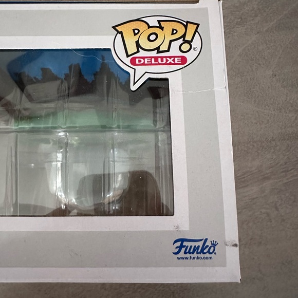 Funko Pop! Deluxe Spider-Man Madame Web Figure - Picture 4 of 4